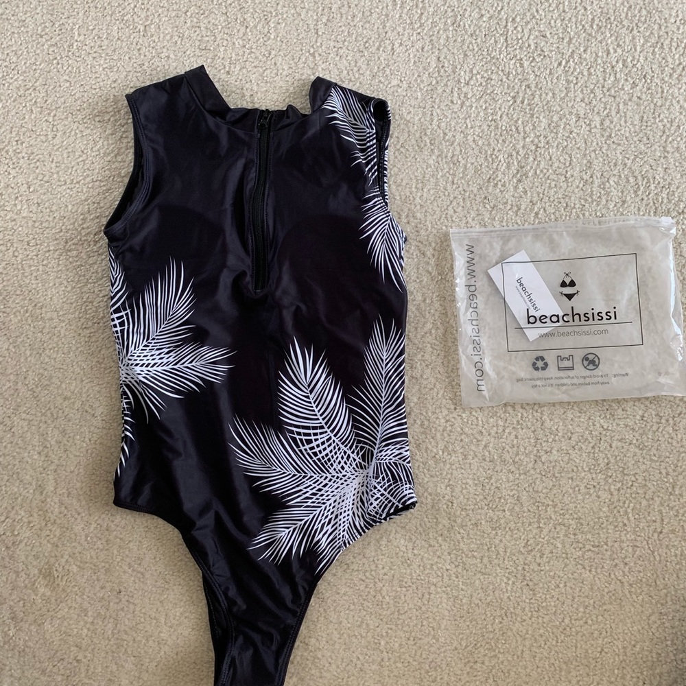 Black surfer bathing suit with white palm fronds - Picture 4 of 4